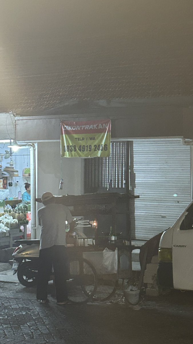 raflituwit's tweet photo. Siapa bilang buka toko kelontong gabakal rugi, Hei Krupuk Rengginang, 

Ini tutup 2 warung madura di derah runahku, whatever your business is, sekecil apapun, ada resiko, 

"Emas selalu naik" tuh lagi turun terus btw pada 1980 emas selama 20 tahun terus menurun https://t.co/r1YzXIIakR