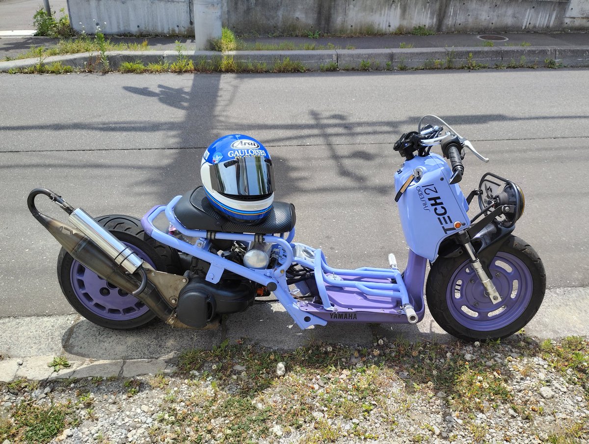 ribbon_spread's tweet photo. AIでトミカ風に生成。
割と忠実に出来たかな。エンジンやフェンダー、ライトは違うけど。
ズーマーって人気あったからトミカとかプラモになってても良いのになぁ… #ズーマー #グランドアクシス100 #zoomer #grandaxis #ズーアク #エンジンスワップ #tech21 #テック21 #8耐 #80s #昭和 https://t.co/vCLBZ9rdB0