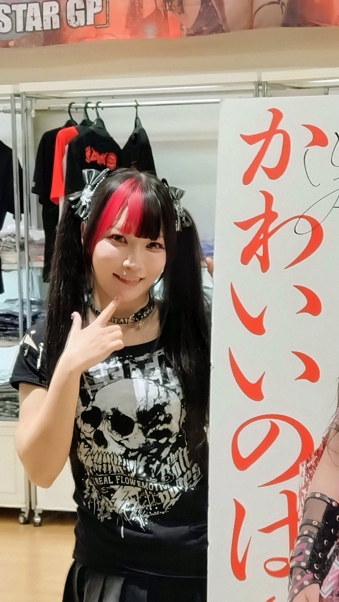 3Rainmaker's tweet photo. めっちゃいい写真撮れてサイン貰えて大満足😊 #伊藤麻希 #伊藤リスペクト軍団 #STARDOM https://t.co/r9W790h6aE