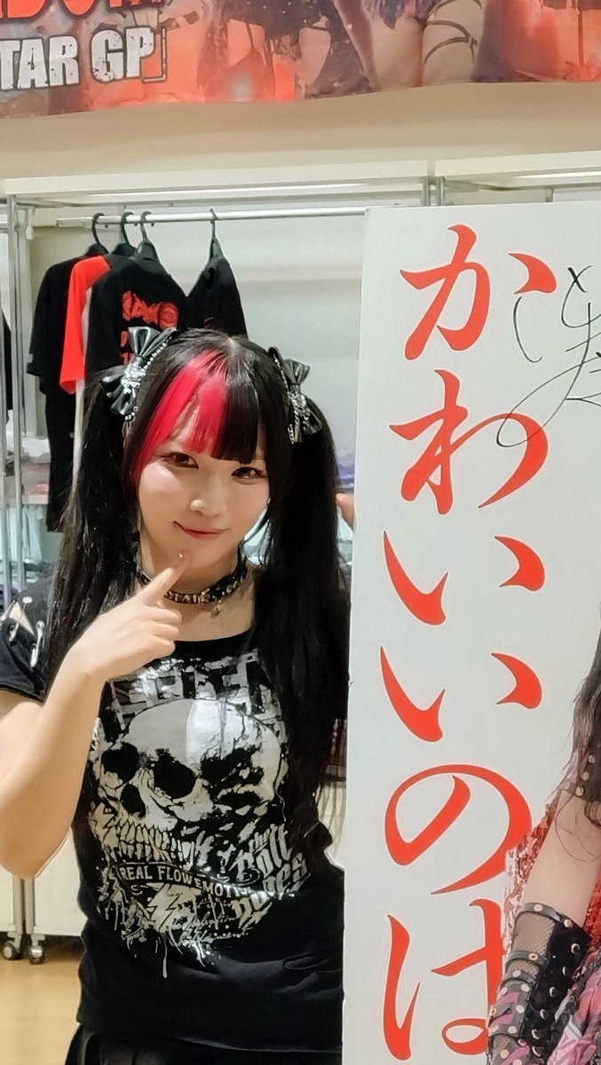3Rainmaker's tweet photo. めっちゃいい写真撮れてサイン貰えて大満足😊 #伊藤麻希 #伊藤リスペクト軍団 #STARDOM https://t.co/r9W790h6aE