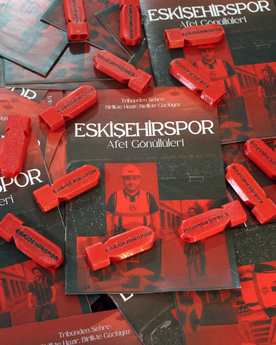 eseshubplus's tweet photo. 🚨ESAG ilk buluşmasını gerçekleştirdi. Gönüllü adayları bir araya gelerek; afet öncesi hazırlık, aile içi afet planı gibi konularda eğitimleri tamamladılar. 

🤝 2. oturum 11 Temmuz Cumartesi 11.00'de Ergin Orbey Sahnesi'nde. 

Kayıt için: https://t.co/OMsg0CggG6 https://t.co/zlGAiE9aev