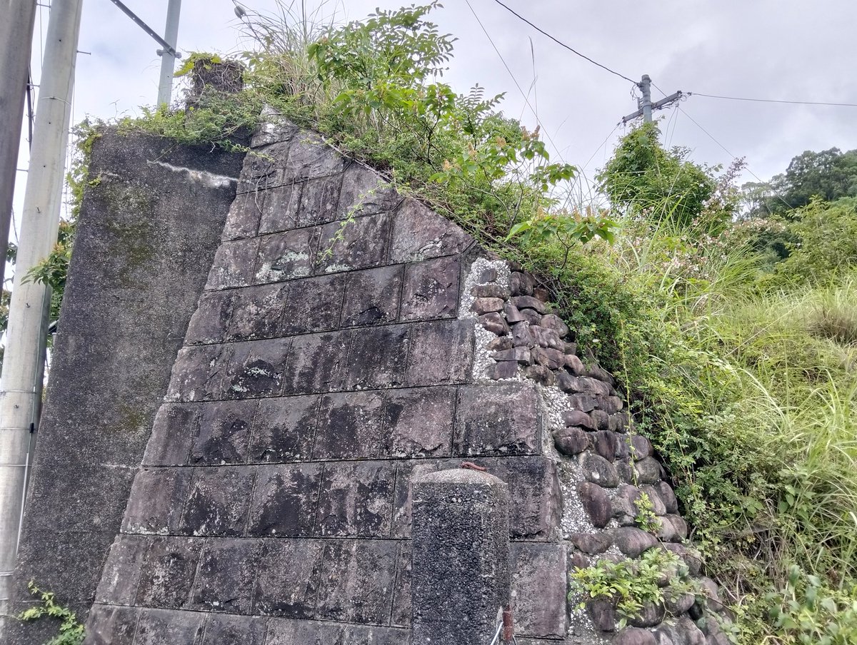 noto_UDON's tweet photo. 法恩寺跨線橋と貯木場跡の築堤 https://t.co/AWcJE7D4Yo
