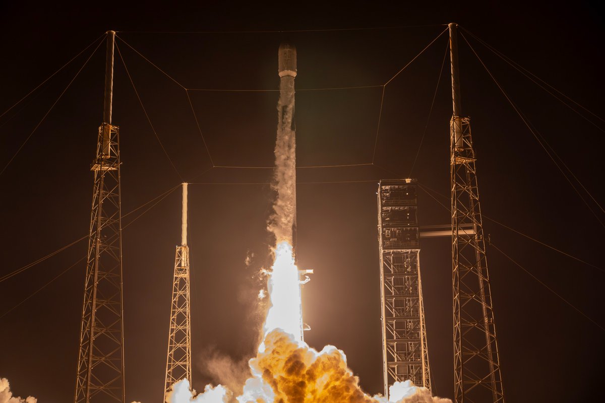 SpaceX's tweet photo. Falcon 9 launches 29 @Starlink satellites from Florida https://t.co/V43gOYs0up