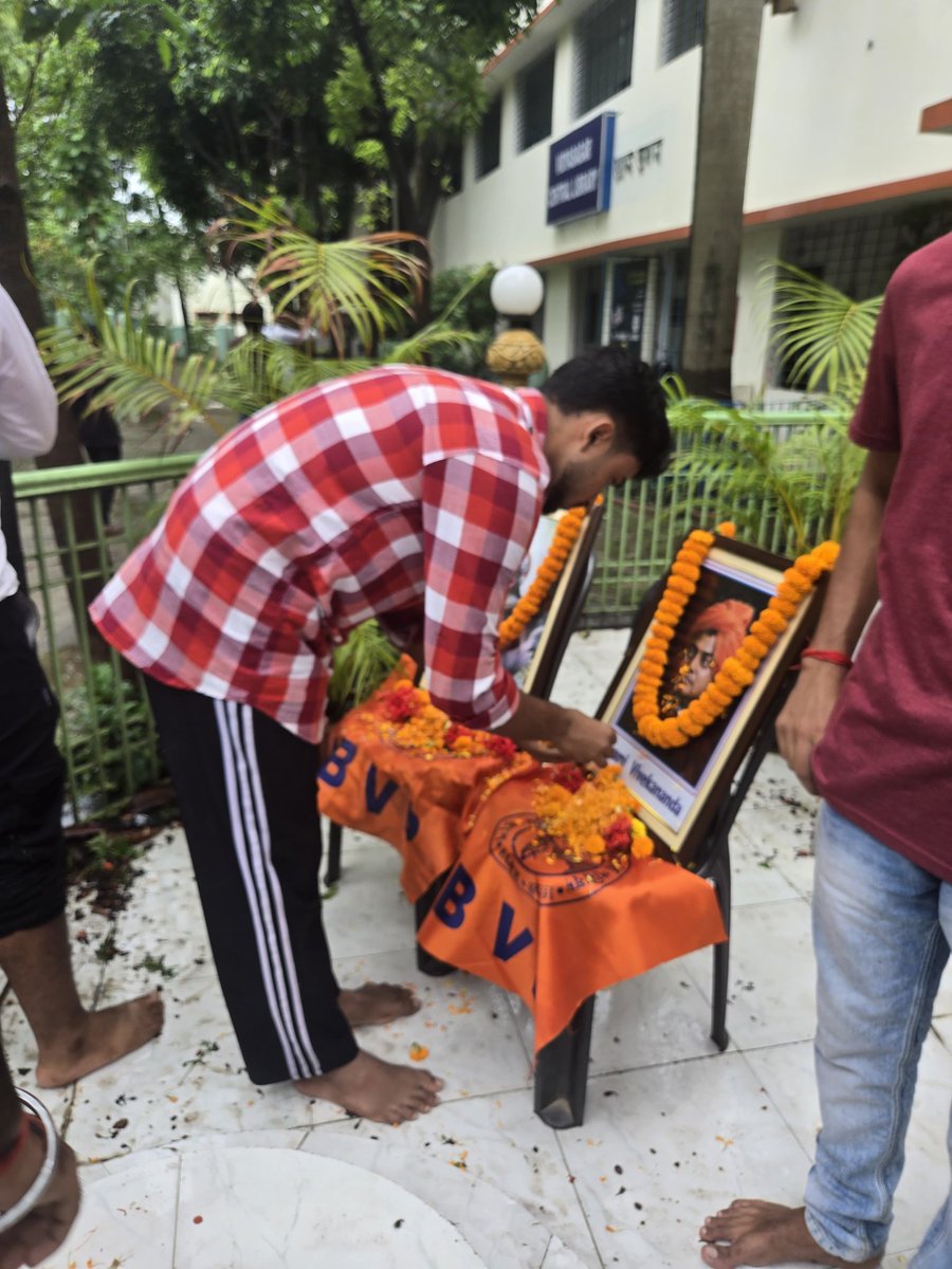 ABVPSouthMalda's tweet photo. অখিল ভারতীয় বিদ্যার্থী পরিষদ এর ৭৮ তম প্রতিষ্ঠা দিবস উপলক্ষে আজ গৌড় মহাবিদ্যালয় -এ ABVP এর পতাকা উত্তোলন করা হলো ।।
#abvputtarbanga
#abvpsouthmalda
#studentlife
#savecampus https://t.co/kCWKiCVC8v