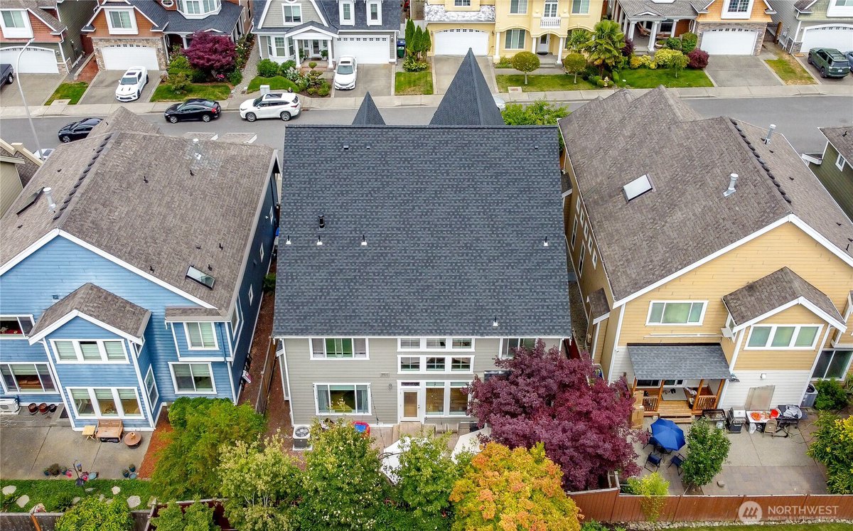 zulvd's tweet photo. 1829 SE 8th Place, Renton, WA, 98057
5 bed | 3.5 bath 3540 Sq. Ft.
Active | 1175000
https://t.co/RJOf4EMkMM
New Roof! Welcome to Heritage Garden Estate in the coveted cul-de-sac community of Historic Renton Hill. Offering over 3,500 sq ft of beautifully designed living space,... https://t.co/8CL9WO2gFl