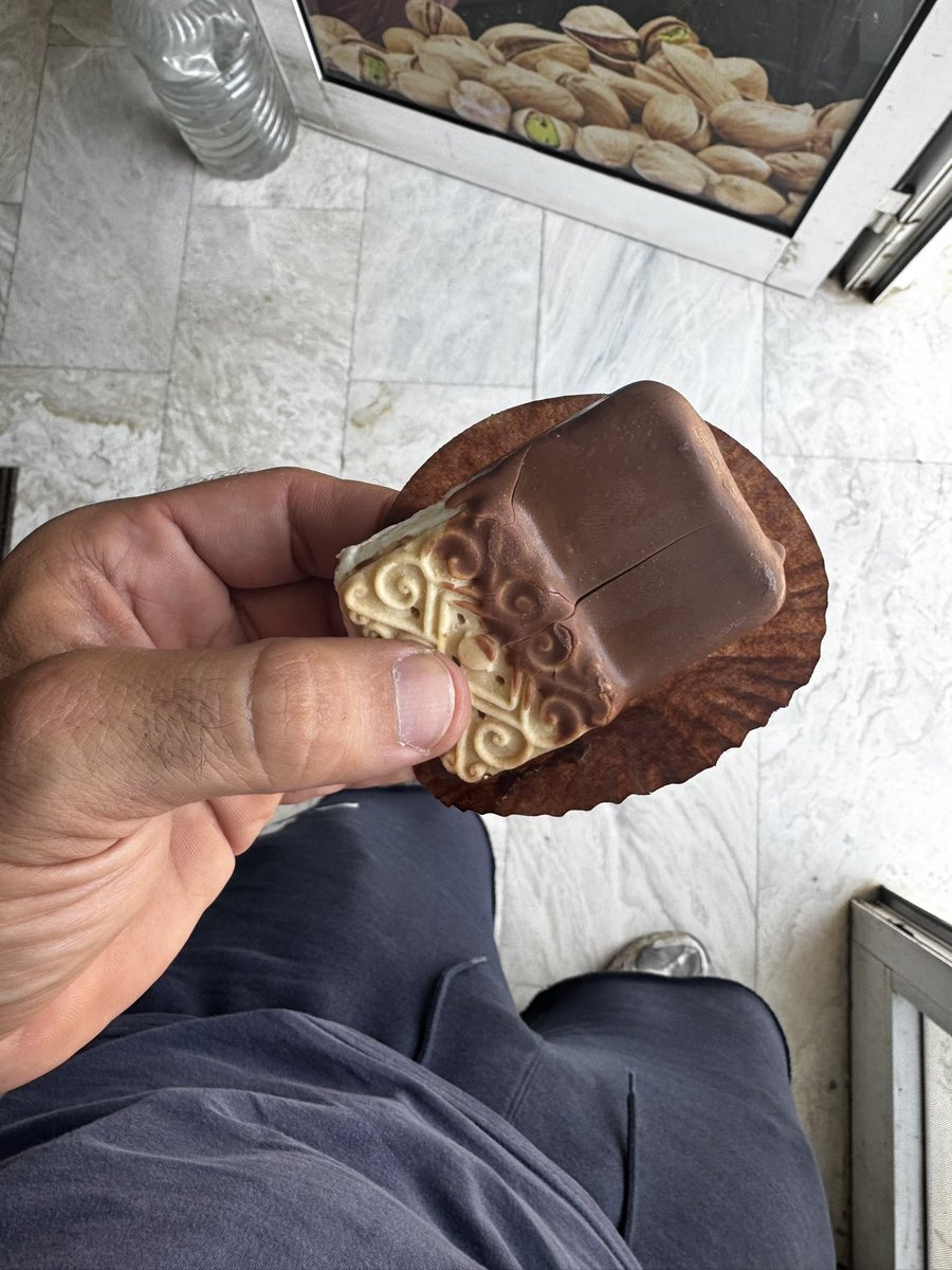 thanosaik's tweet photo. Είναι το τέταρτο που τρώω σήμερα 😎 https://t.co/Qwj9Llb5Ey