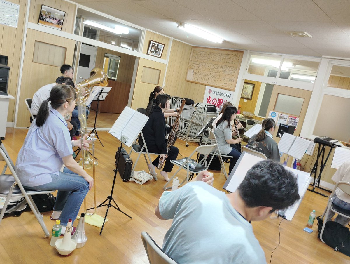 gansui2023's tweet photo. 中の人1号です。意外とちゃんと吹くのは難しい課題曲ザ・ガーズ。でも20人近くいると、どんな曲でもそれなりの演奏になってくるもの。個人的には中盤のシンバルさんの刻みが素敵。あと中間部のホルンさんの四分音符がキレイ。他のパートも魅力あるよーだが書ききれないもう字数が https://t.co/EHCqPBN0HG