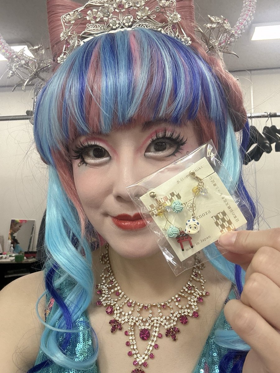 shirasu_keiko's tweet photo. 呼華歌劇団さんの舞台"海神別荘"のご縁で購入させて頂いたコチラを初卸✨

ピアス→クリップに変えて頂きました💓
今日はこれから浴衣で素敵なお姉様方とお会いします🙌

イヤリング可愛いな！
水引を使ったアクセサリーも初めて！
和テイスト🫶
"夏""祭り"って感じです！
@ericknoza さんのモノです🙇‍♀️ https://t.co/PLil923G2o