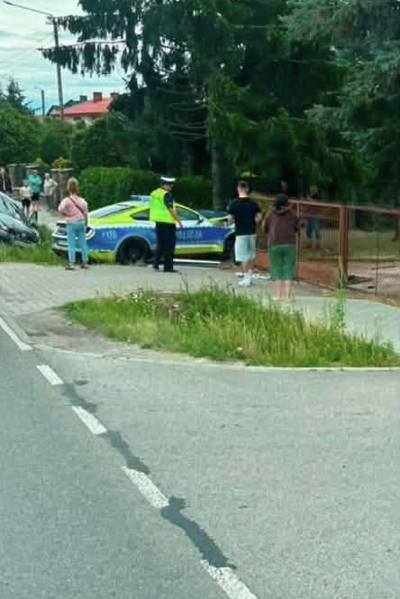 Flommy_'s tweet photo. Policyjny Mustang już na płocie xD 
#policja #mustang https://t.co/23p3IcCG5O