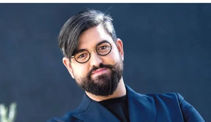 JuanPorcel4's tweet photo. Manu Sánchez:"Melania Trump quiere que le quiten el pasaporte como a Begoña, para no tener que viajar con el marido"
Manu, genio total 😂 https://t.co/i5B0Gluo4e