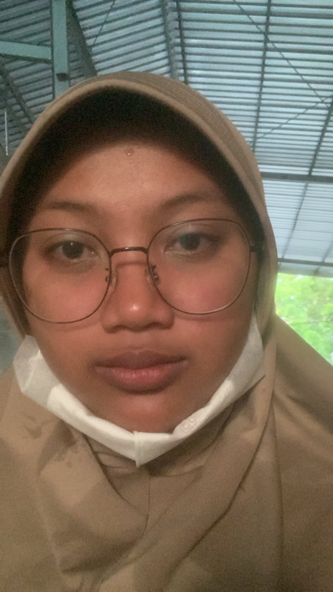 bimcsh's tweet photo. potrek orang kerja kaya gada hari bezok (kerja di 2 pabrik) aowkwowwoka smoga g masuk bangsal https://t.co/HjWyQyGkPN