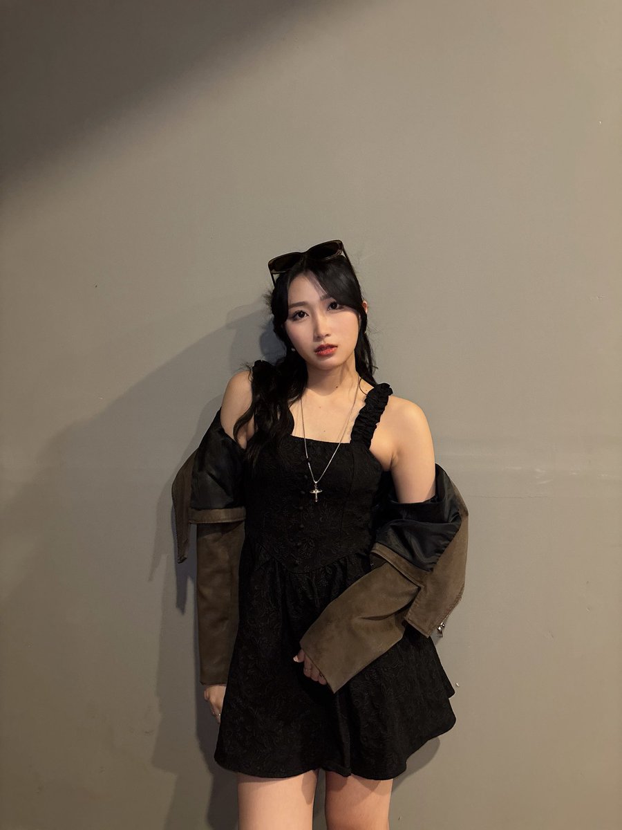 Levi_JKT48's tweet photo. Terima kasih teman-temann untuk 2-Shot & MnG hari iniii!! Antusias kalian luar biasaaa… Jangan lupa #LevReport nya yaaa!!

Terima kasih juga untuk kejutannyaa hihii ada nama akuuu, kalian jangan lupa istirahat yaaa, makan dan minum jugaa, hati-hati di perjalanan dan sekali lagi TERIMA KASII SURABAYAAAA!! ❤️‍🔥❤️‍🔥❤️‍🔥
