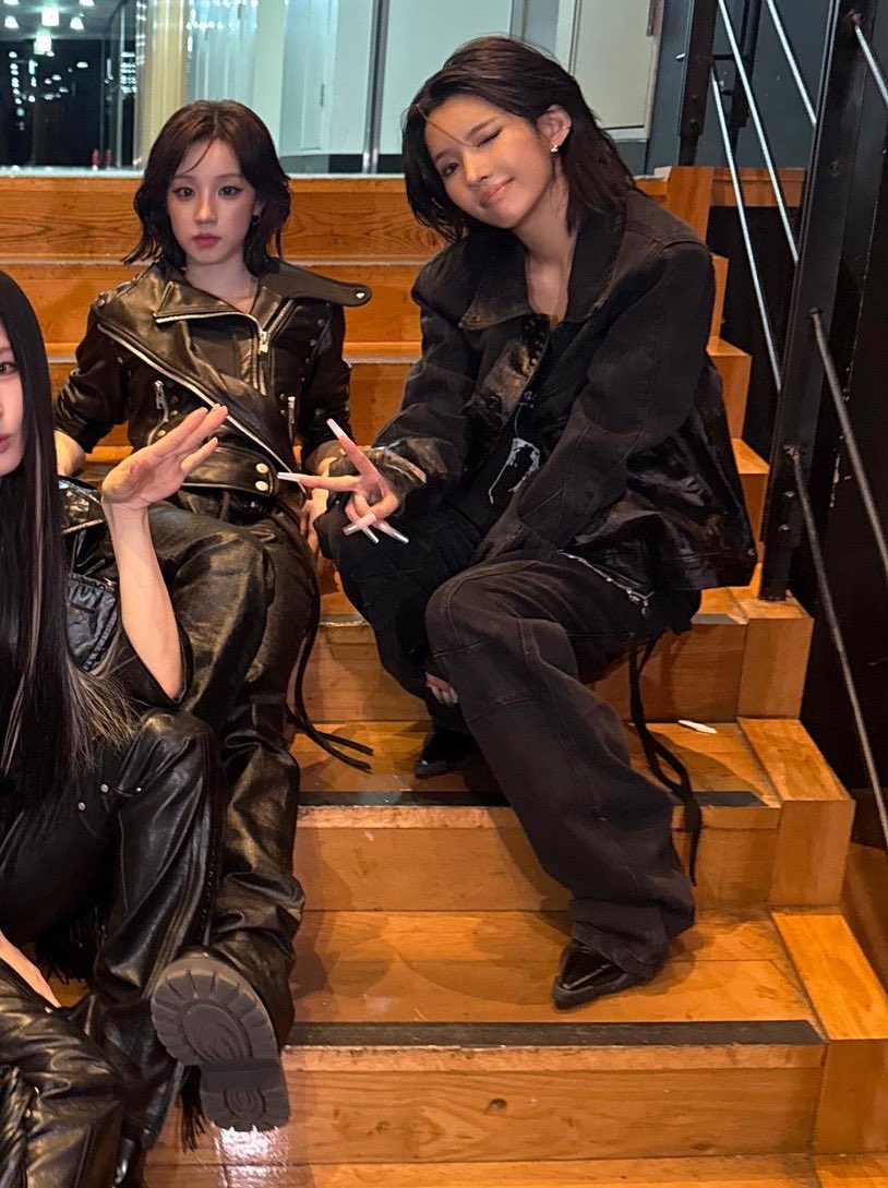 foxyeons tweet picture