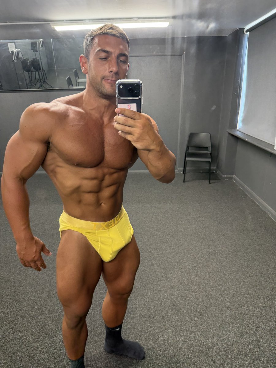 AlphaMuscleGod7's tweet photo. Gym session ✅ 
Who’s getting my protein shake in 
Links in bio https://t.co/xjMsjfgS4l