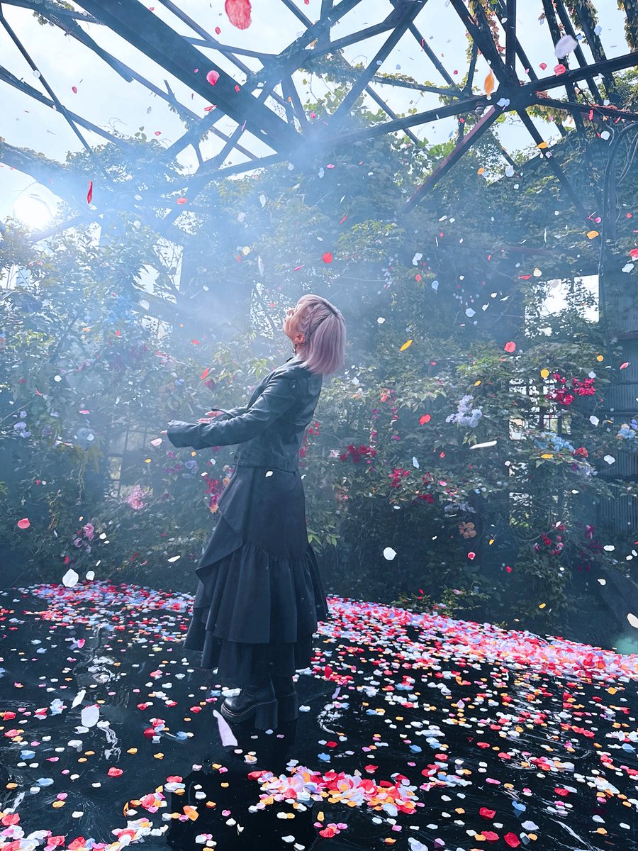 xoxleoxox's tweet photo. 『Amore』Music Video公開…💐
受け取ってくださいましたか…？

“当たり前”を忘れずに抱きしめられますように。

https://t.co/B1CryH17V2
#ReoNa_Amore #きみ死ぬアニメ https://t.co/laa8SUdF5c