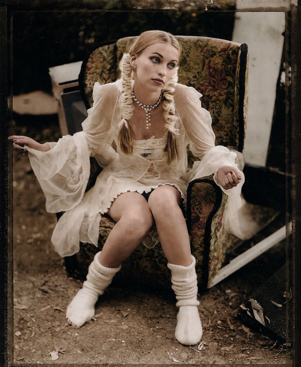 RaySmith_Works's tweet photo. Sunday in Sharon’s Garden: An Anglomania Study.

A full-time skateboarder with Models 1, transformed in a North London garden. Clothes from Vivienne Westwood’s Anglomania collection. Shot on MPP 5×4 / Polaroid Type 55, colourised.

Story + credits → https://t.co/Wgd9UqFv5p https://t.co/bijbkzz87u