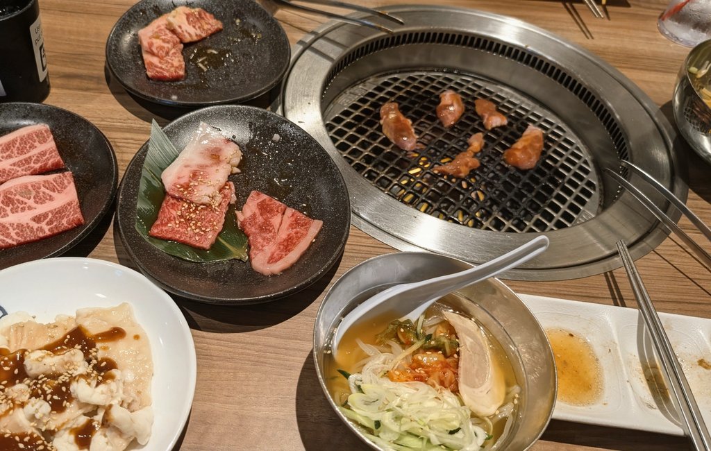 Jubickey's tweet photo. 今日は、とーっても真面目な家族会議🔥🍖＼( 'u'｡ ) https://t.co/0YLp5PQBDI