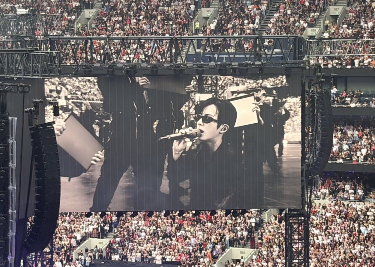 12JinV's tweet photo. @BTS_twt 💜 #LondonD1 💜 #BTSLondon 💜 You were Amazing! See you next year! 💜 @SpursOfficial 💜 #WWH 💜 #ARMY 💜 https://t.co/XU8te1Oa1Q