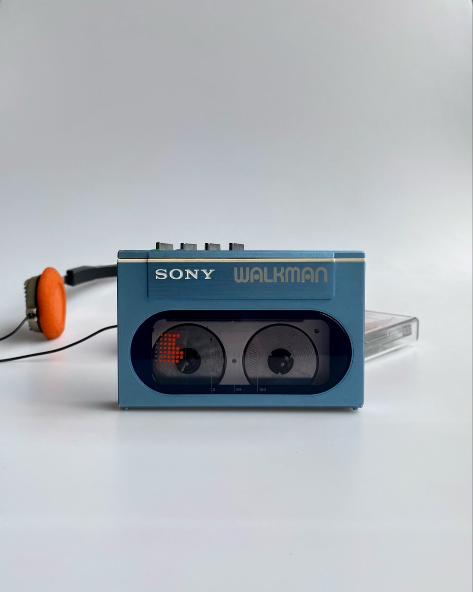 interiorsuckerr's tweet photo. 1983 Sony Walkman WM-20, Japan https://t.co/1xmhhBFXth