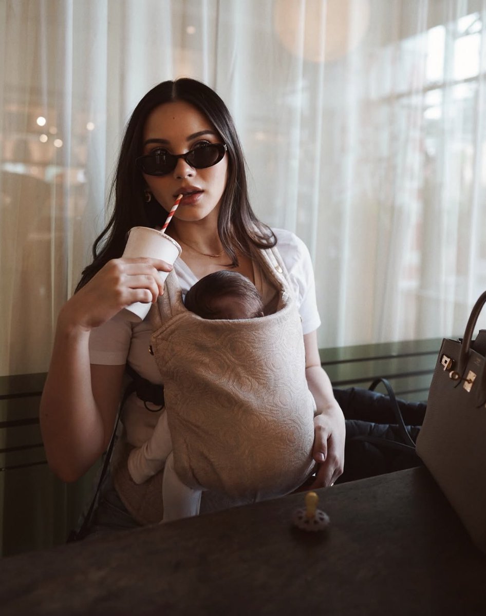 insidefolkative's tweet photo. Potret Alyssa Daguise dan Baby Soso jalan-jalan hari ini. https://t.co/BE1PHQbaou