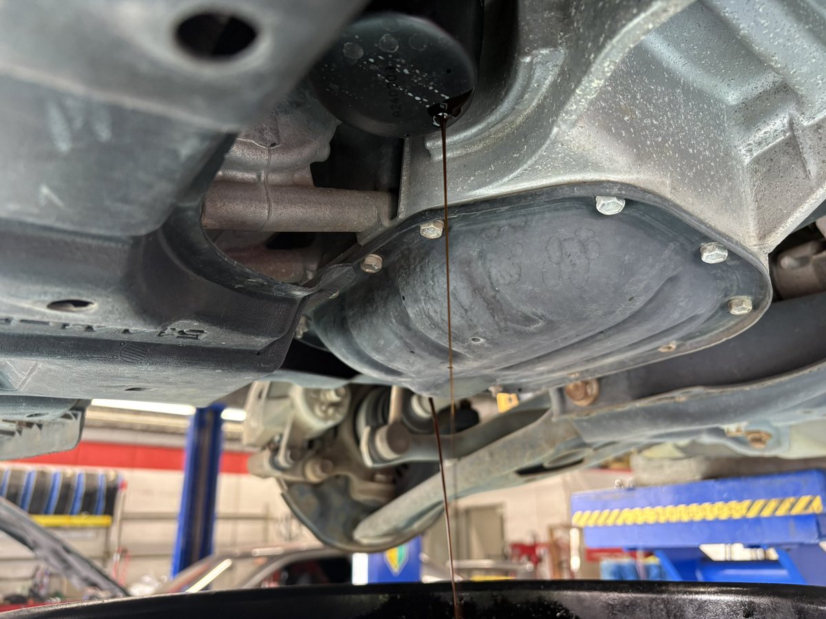 Best_R_GTR's tweet photo. 車検整備 アクア
エンジンオイル
オイルエレメント
ブレーキフルード
冷却水 交換
タイヤがヒビが多数ありましたので
交換です
TOYO ナノエナジー3PLUS になります
国産各メーカータイヤ取り扱いあります
お気軽にご相談下さい
#アクア
#NHP10
#GTR専門店
#bestr https://t.co/Wgjp7mbsUU