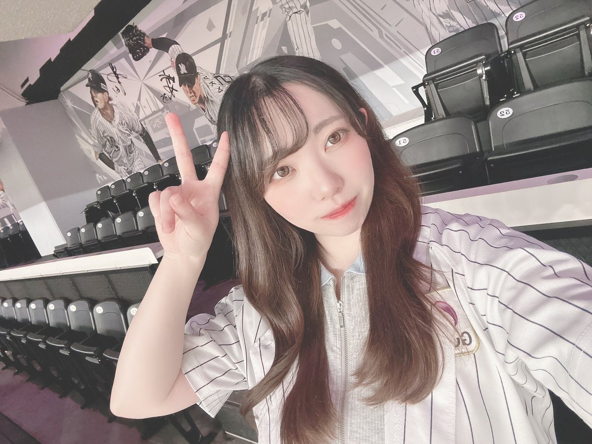 MzkMoon's tweet photo. よく使ってたユーライクのオレンジが急に無くなっちゃったので最近自撮りの顔がコロコロ変わります https://t.co/JEGX5pJs5U