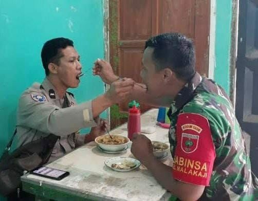 MiskinTV_'s tweet photo. TNI &amp; POLRI Bersatu
INDONESIA MAJUUUUU https://t.co/y94ExHGQwA