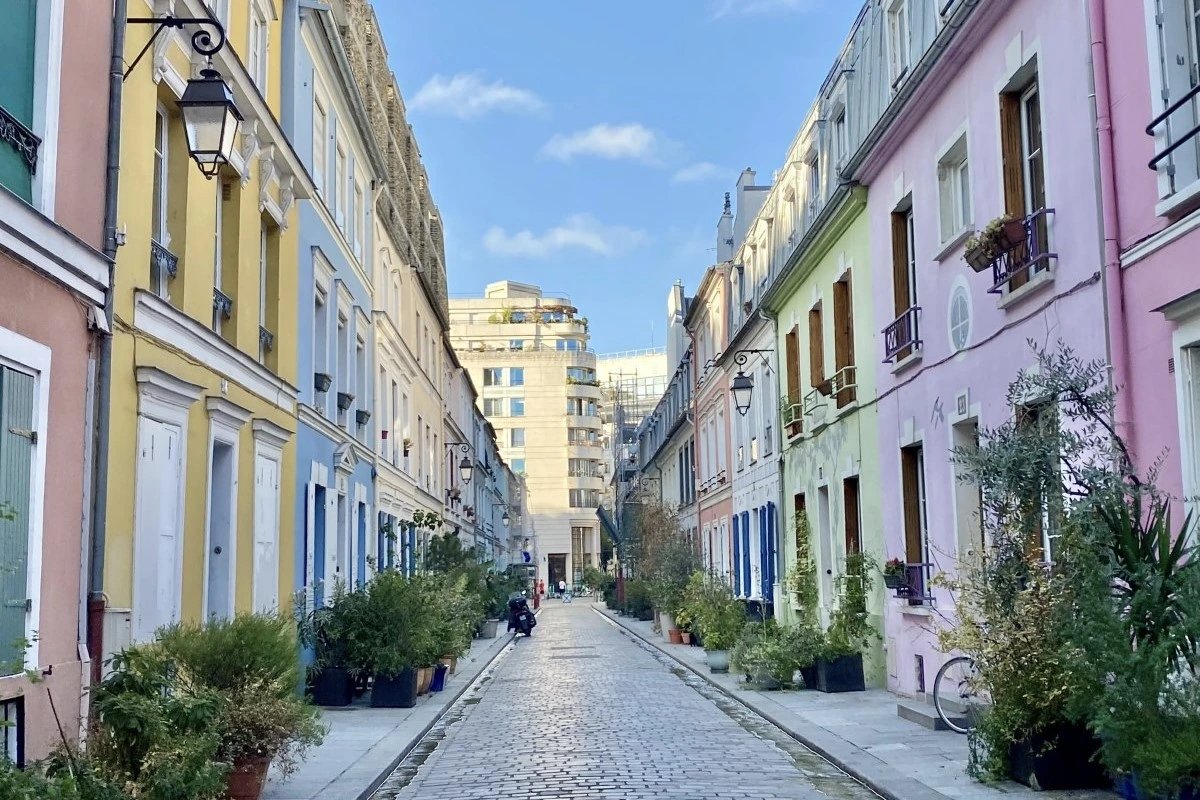 up_10t_army's tweet photo. Most Indian cities remain ugly because too many Indians have a beggar mindset.

The moment a road-widening or redevelopment project starts, they rush to save every pathetic, crumbling shop. 

Then the same people post photos of Paris and ask why India can't look like Europe. https://t.co/QhnFTAEVSK