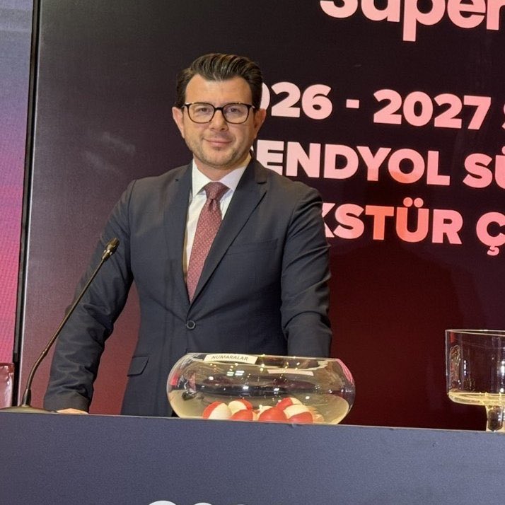 pushspor's tweet photo. Lig Yönetimi Direktörü Yalçın: 

"Derbilerin ilk yarı ve ikinci yarı hangi statta oynanacağına biz karar vermiyoruz. 

Çekilen numaralar sonucu belli olan bir durum bu." https://t.co/J8uaPI82yf
