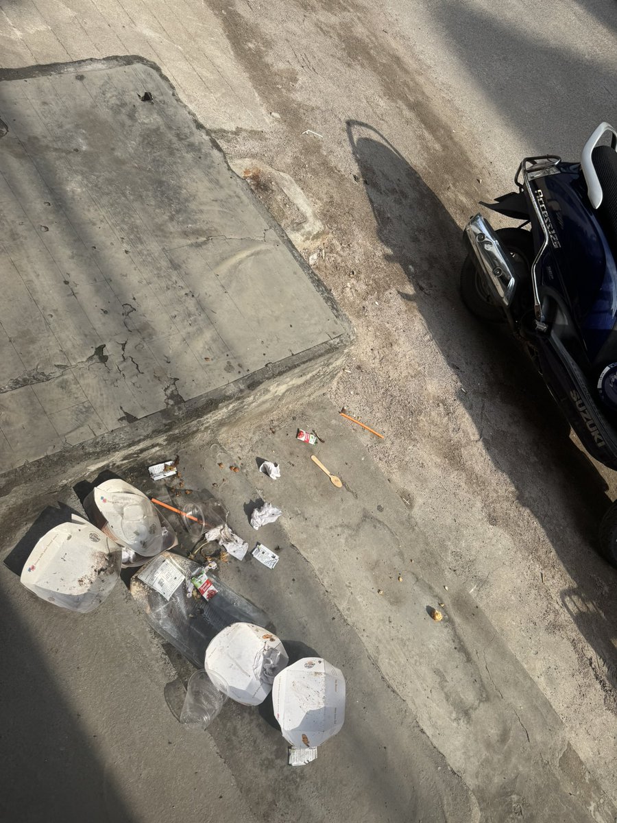mehul_kumar17's tweet photo. Thanks to @GHMCOnline @CommissionrGHMC @ZC_Khairatabad even after throwing the trash in dustbin . The GHMC guy has thrown back the trash at my restaurant. Making it a mess 😡 https://t.co/gfJn296x8d