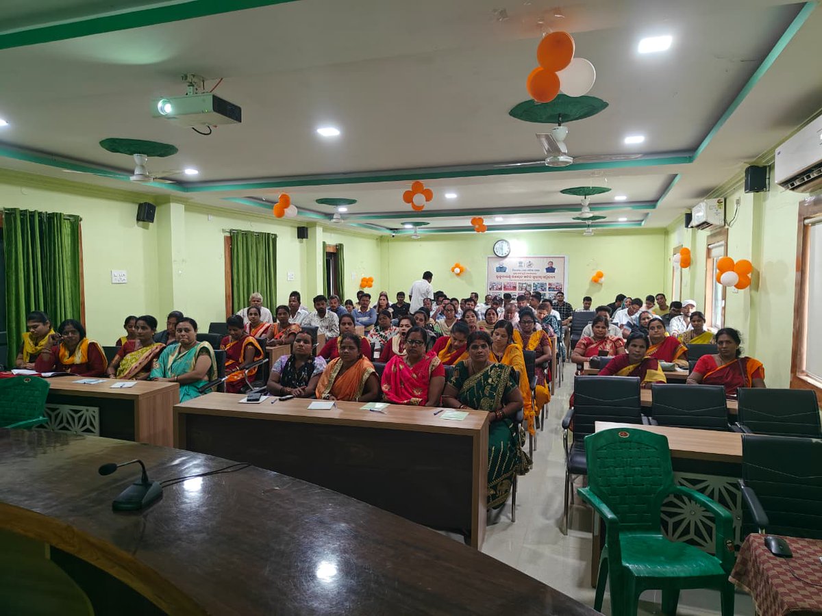 BdoKukudakhandi's tweet photo. କୁକୁଡାଖଣ୍ଡି ପଞ୍ଚାୟତ ସମିତି କାର୍ଯ୍ୟାଳୟ ଠାରେ "ପଞ୍ଚାୟତ ଡେଭଲପମେଣ୍ଟ ପ୍ଲାନ୍" ବିଷୟରେ ଏକ ତାଲିମ ଶିବିର କାର୍ଯ୍ୟକ୍ରମ ହୋଇଥିଲା Iଏହି କାର୍ଯ୍ୟକ୍ରମରେ ସମସ୍ତ ଗ୍ରାମପଞ୍ଚାୟତରୁ ସରପଞ୍ଚ, କାର୍ଯ୍ୟ ନିର୍ବାହୀ ଅଧିକାରୀ, ସମିତି ସଭ୍ୟ, ୱାର୍ଡମେମ୍ୱର, ଏଡିଓ, ଏବଂ ସମସ୍ତ ବିଭାଗରୁ କର୍ମ ଚାରିମାନେ ଏହି ତାଲିମ ଅଂଶ ଗ୍ରହଣ କରିଥିଲେl https://t.co/i1Fb0MyACr