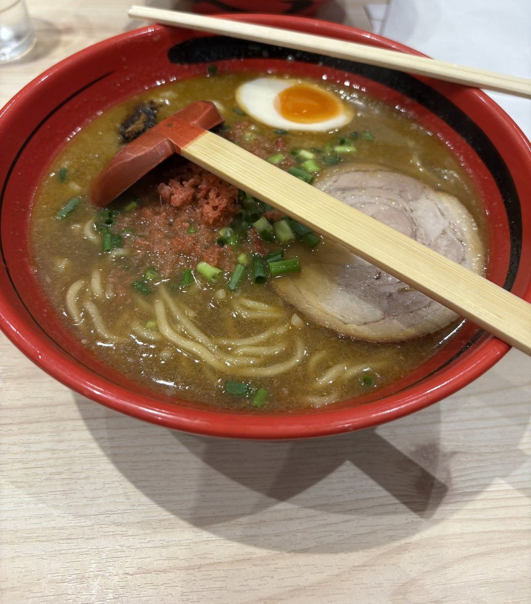 ReiShibuyactor's tweet photo. 誰か〜！！
ラーメン食べた後に白米食べちゃう私の暴走胃袋を止めて〜！🍜 https://t.co/8ooR38uRsk