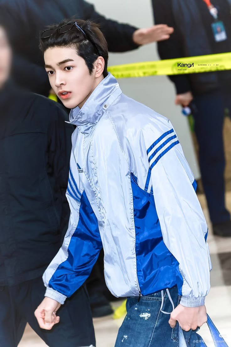 Anggguno's tweet photo. 물깨를 좋아하게 된 이유들 중 하나는 사복을 예쁘게 잘 입는다는 것.. 건호만의 스타일이 너무 내 취향임 https://t.co/OGXW1geVTj
