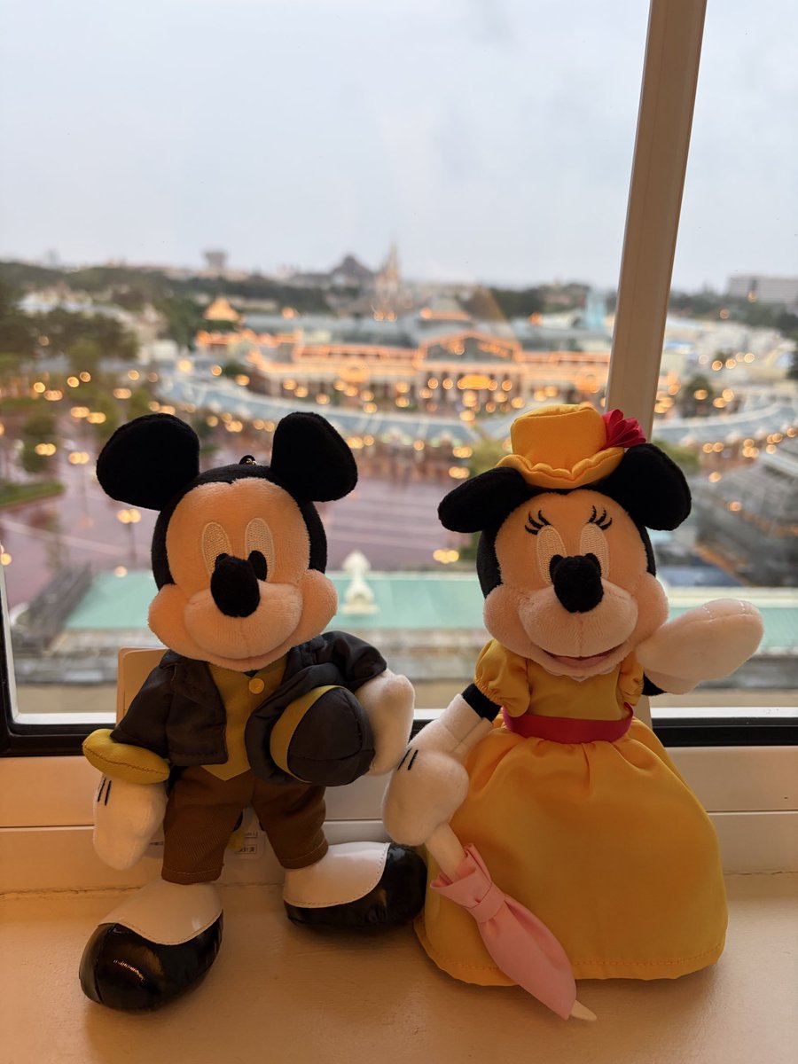 sad128_'s tweet photo. 先日は...

コンシェルジュ スーペリアルーム
パークグランドビュー9217でした✨

９階だとしっかりお城の下から上全部見れて割とバルより好きかも😊 https://t.co/G8pk9vicnP