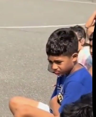 thisthedagger's tweet photo. kid can’t believe what he seein https://t.co/nhj7OSINff