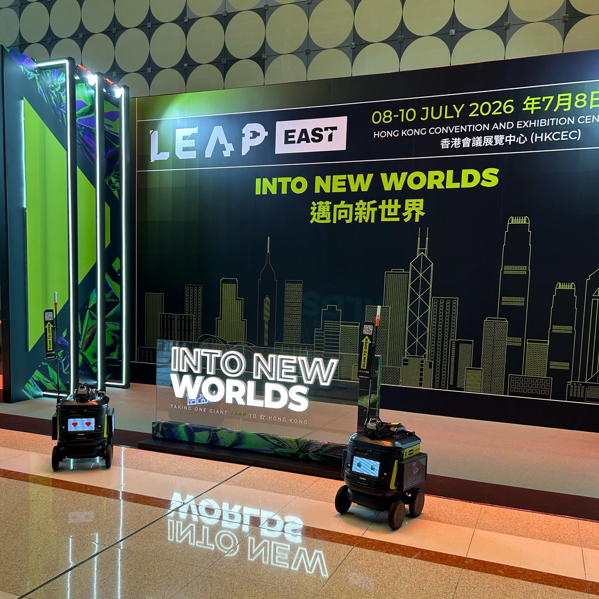 HK5YPObserver's tweet photo. LEAP East 為何選香港？

全球最大科技盛會 LEAP，被譽為「數字達沃斯」，首次走出沙特阿拉伯，選址香港。

主辦方 Tahaluf 行政總裁 Mike Champion 給出三個原因：

① 一流基建：香港會展設施和交通連通性世界級。

② 通往中國內地的門戶：香港是進入大灣區及內地市場的最佳跳板，這個角色無可替代。

③ 匯聚資本的超級聯繫人：香港擁有大量資金渠道，LEAP East 預計吸引代表超過 3萬億美元 資產管理規模的投資者。

一個訊號正在成形：沙特資本 × 香港平台 × 大灣區產業。

#LEAPEast #香港 #沙特 #中東商機 #創科