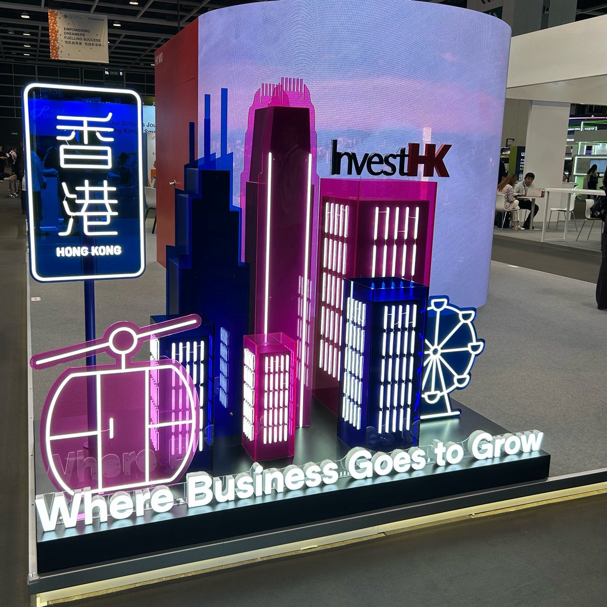 HK5YPObserver's tweet photo. LEAP East 為何選香港？

全球最大科技盛會 LEAP，被譽為「數字達沃斯」，首次走出沙特阿拉伯，選址香港。

主辦方 Tahaluf 行政總裁 Mike Champion 給出三個原因：

① 一流基建：香港會展設施和交通連通性世界級。

② 通往中國內地的門戶：香港是進入大灣區及內地市場的最佳跳板，這個角色無可替代。

③ 匯聚資本的超級聯繫人：香港擁有大量資金渠道，LEAP East 預計吸引代表超過 3萬億美元 資產管理規模的投資者。

一個訊號正在成形：沙特資本 × 香港平台 × 大灣區產業。

#LEAPEast #香港 #沙特 #中東商機 #創科