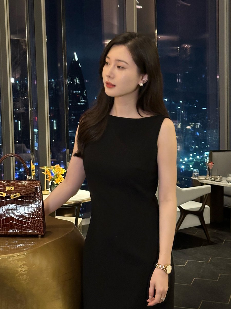 famn_noir's tweet photo. 지금의 내가 가장 예쁜 것 같아요. 젊을 때는 불안했는데 지금은 자신감이 생기고 여유가 생겨서 더 아름다워 보이나 봐요. #중년 남자 #울산 #인천 https://t.co/g2ZIisddHG