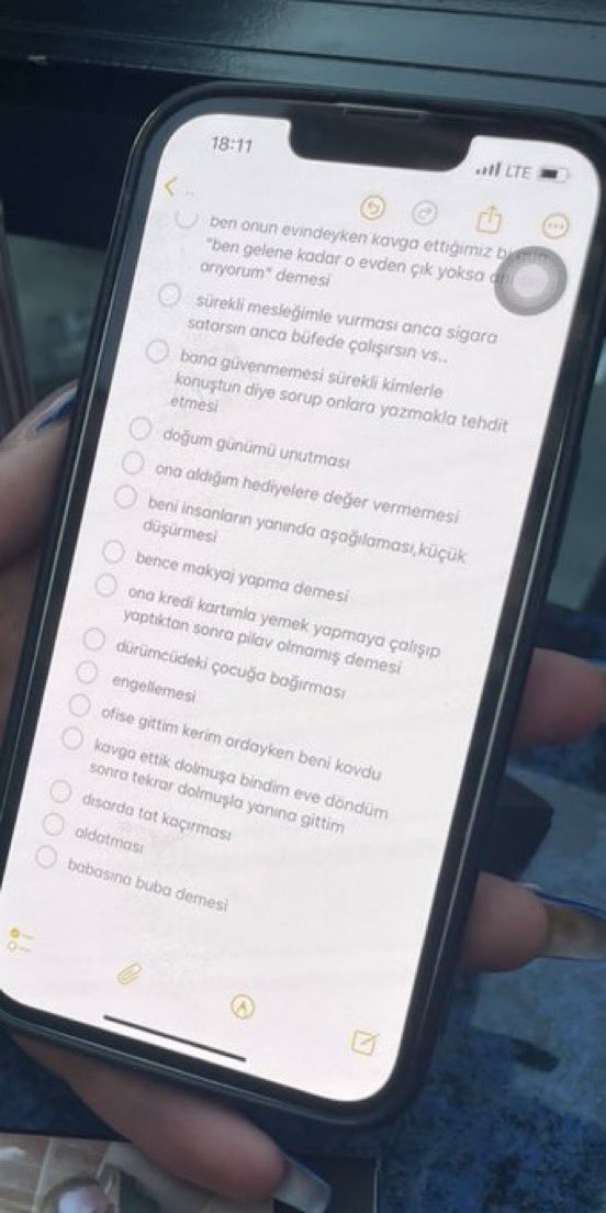 anindanet's tweet photo. Bir kadının notlarında tuttuğu ‘Buğra’nın yapıp benim ayrılmadığım şeyler’ notu sosyal medyada gündem oldu. https://t.co/G8OyJHq8es