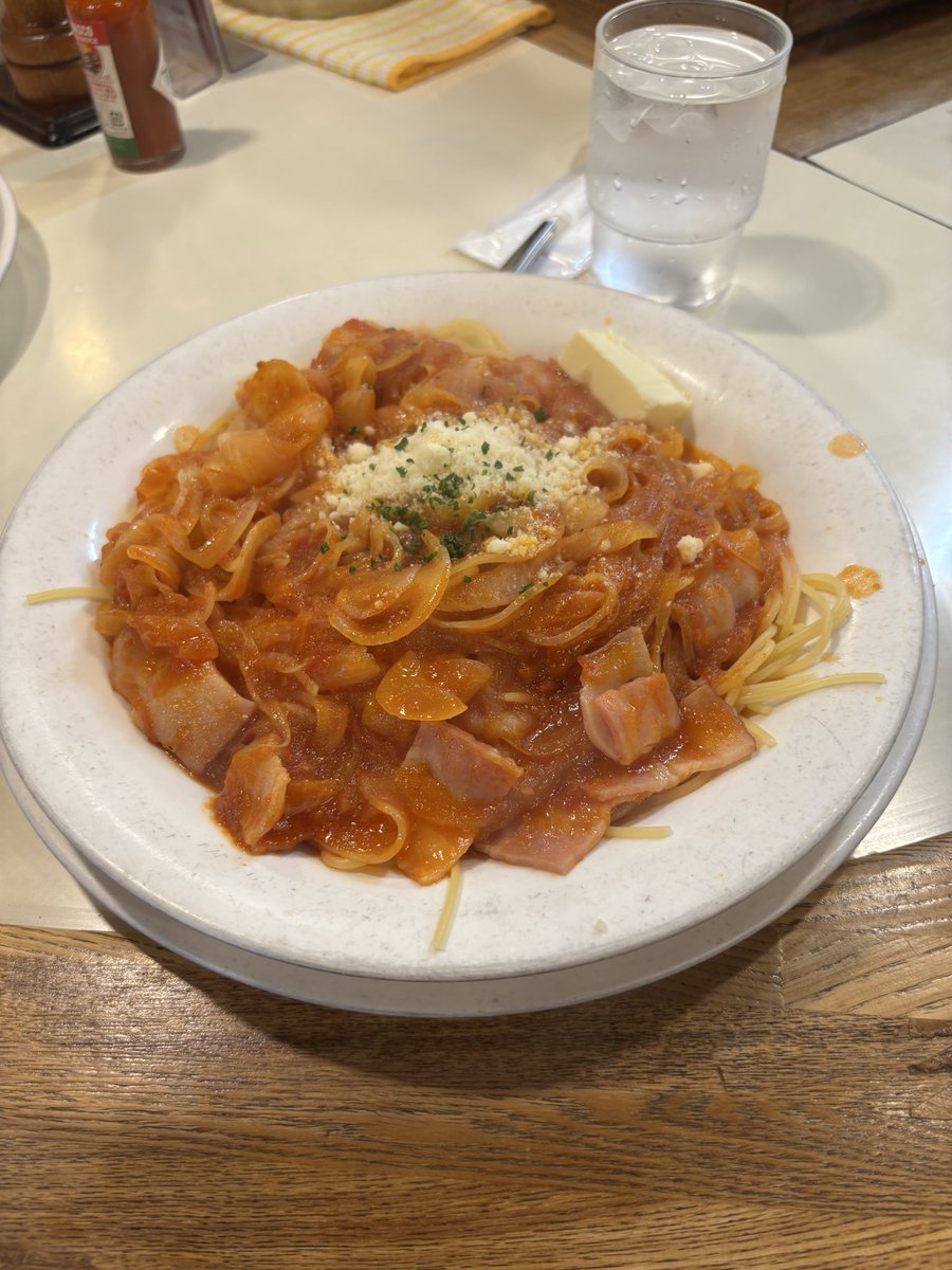 triglav16's tweet photo. スパゲッティ専門店。地元のお爺さんや若い子いろんな世代の客がいた。読み方はくそったれ https://t.co/raQUPU947W