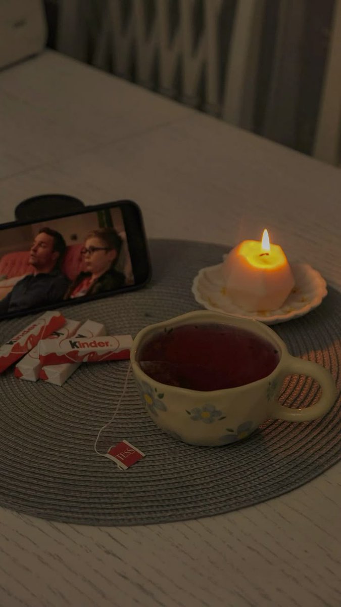 DmitryDemimuer's tweet photo. I love sitting on summer terraces wrapped in a warm blanket after the sun has set. There is a unique comfort to the fading day. Ordering a hot herbal tea next. https://t.co/qIdTgM39tr