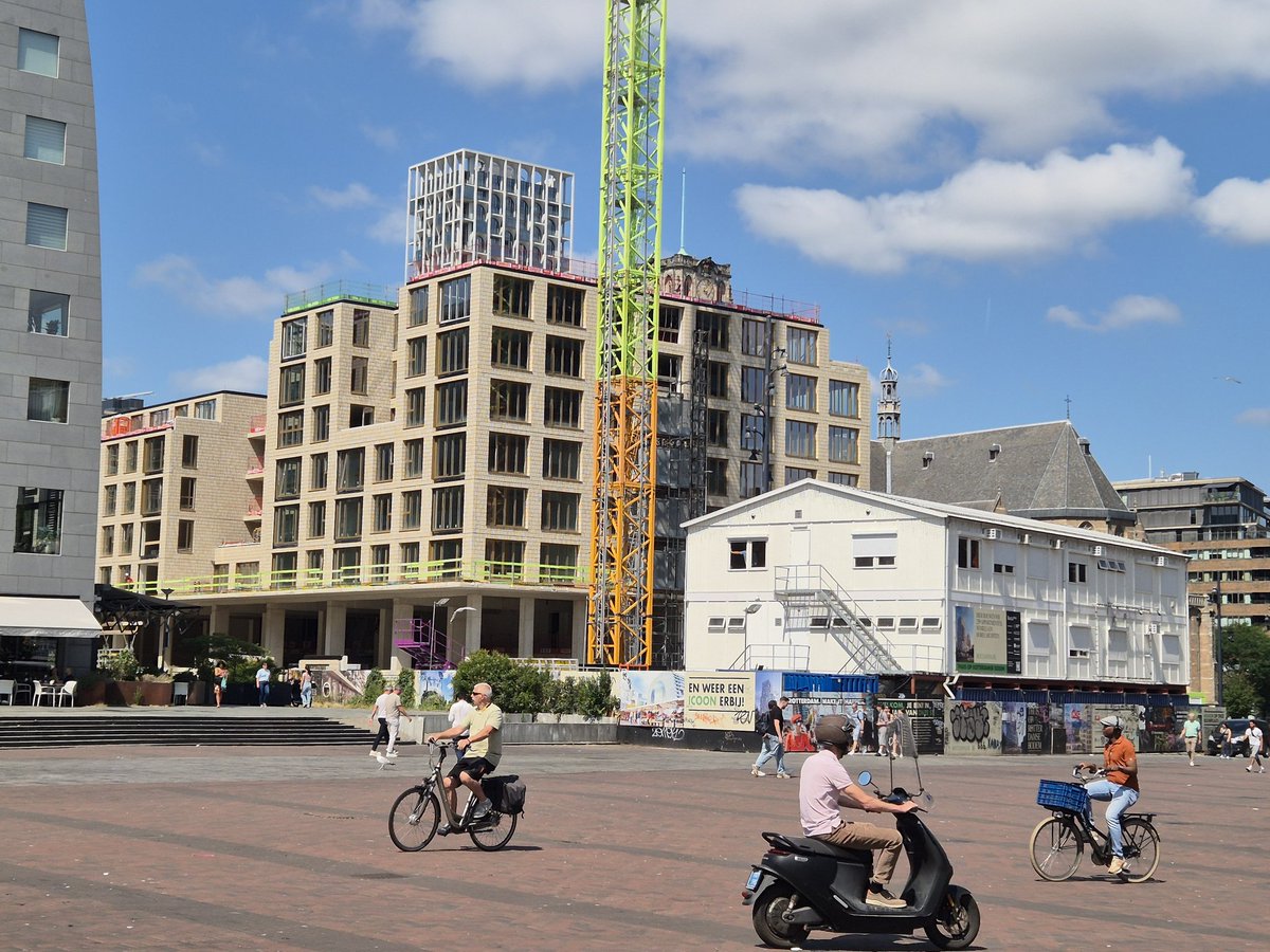 marian070249's tweet photo. De Nieuwe appartementen bij station Blaak en de Markthal https://t.co/dnp67kTpYV