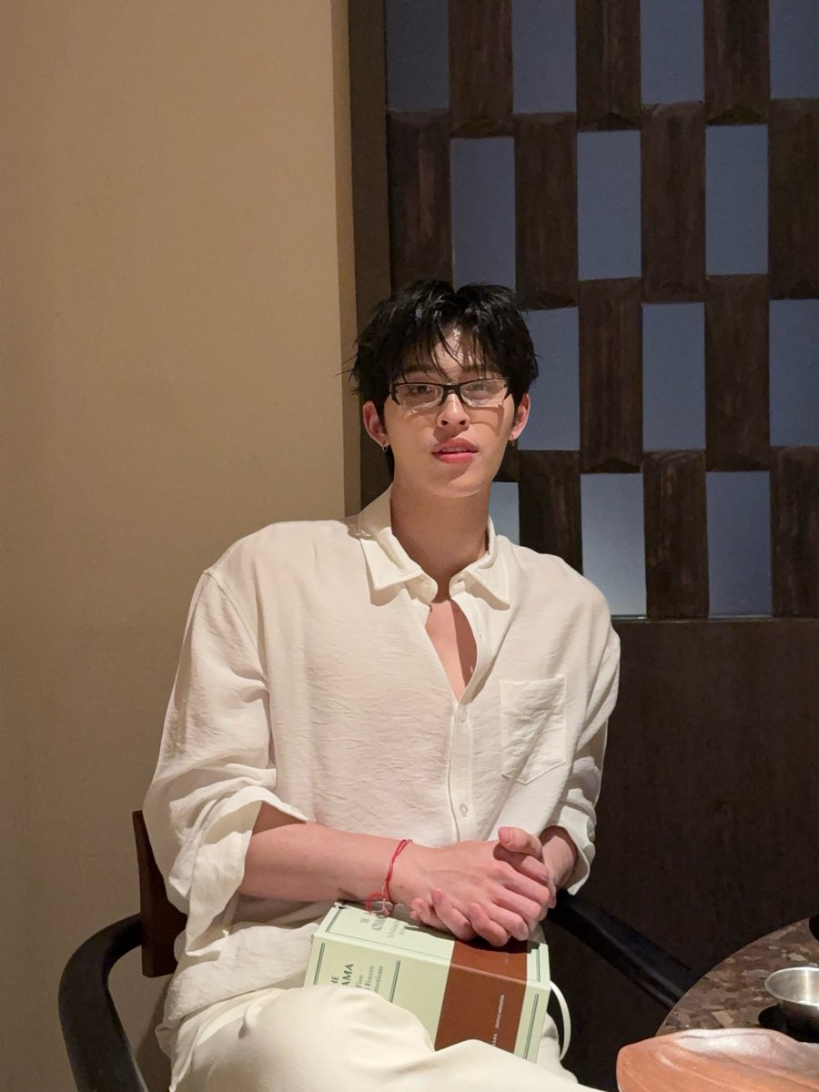 crystalstyles_'s tweet photo. ขอสอบถามค่ะ วิ่งแลกแว่นที่ไหนได้แว่นนี้😭😭😭😭😭😭😭 https://t.co/A9B2LuQkn8