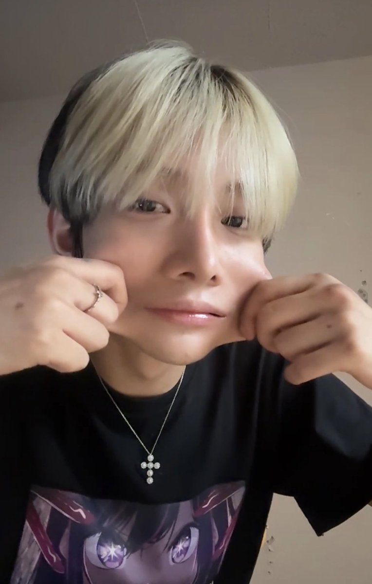 gyub1n0's tweet photo. 260709 박준일 버블라방
#박준일 #버블라이브
 준일이 이쁜짓~~ ♡🫳🏻💕 https://t.co/PPwBnk1r0V
