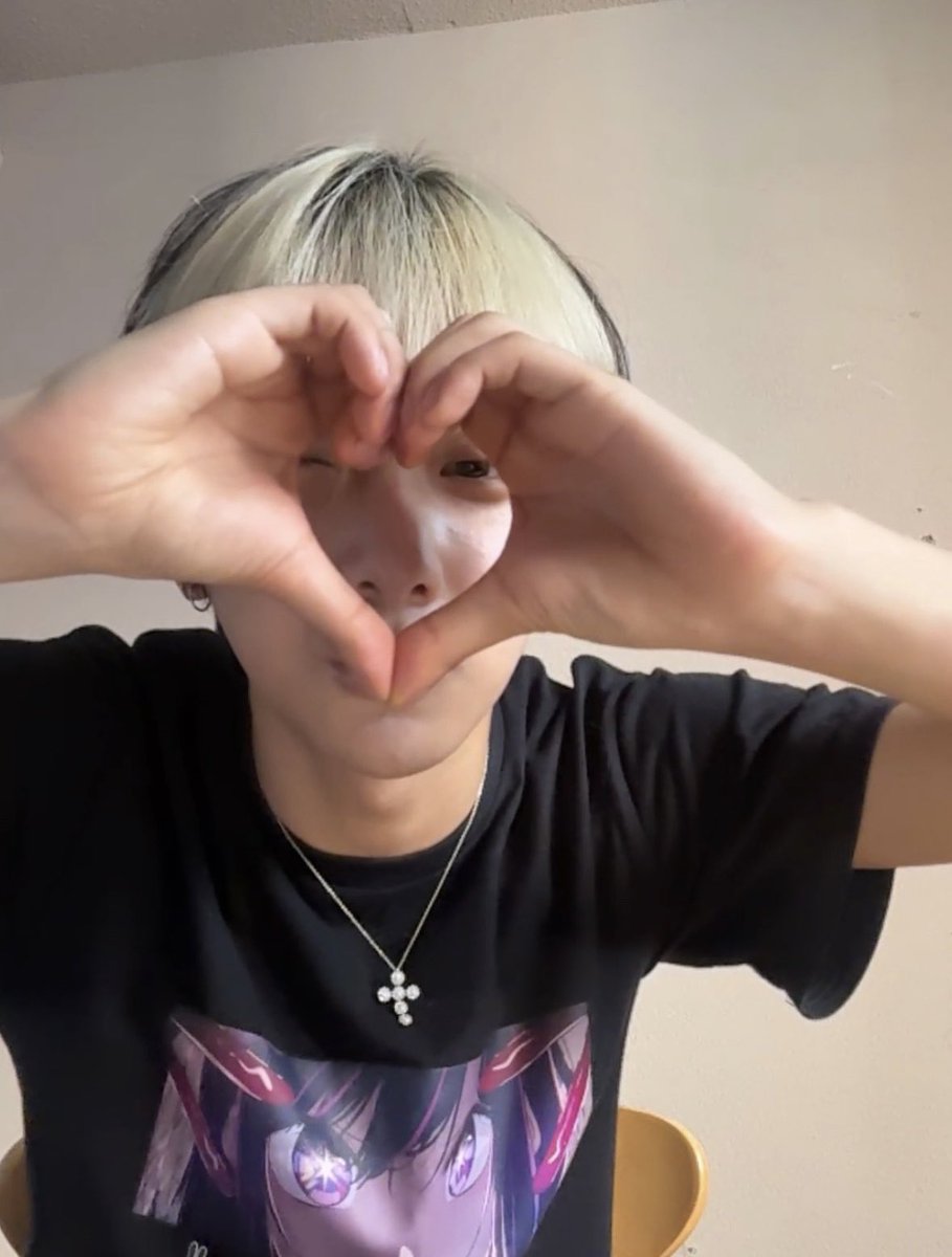 gyub1n0's tweet photo. 260709 박준일 버블라방
#박준일 #버블라이브
 준일이 이쁜짓~~ ♡🫳🏻💕 https://t.co/PPwBnk1r0V