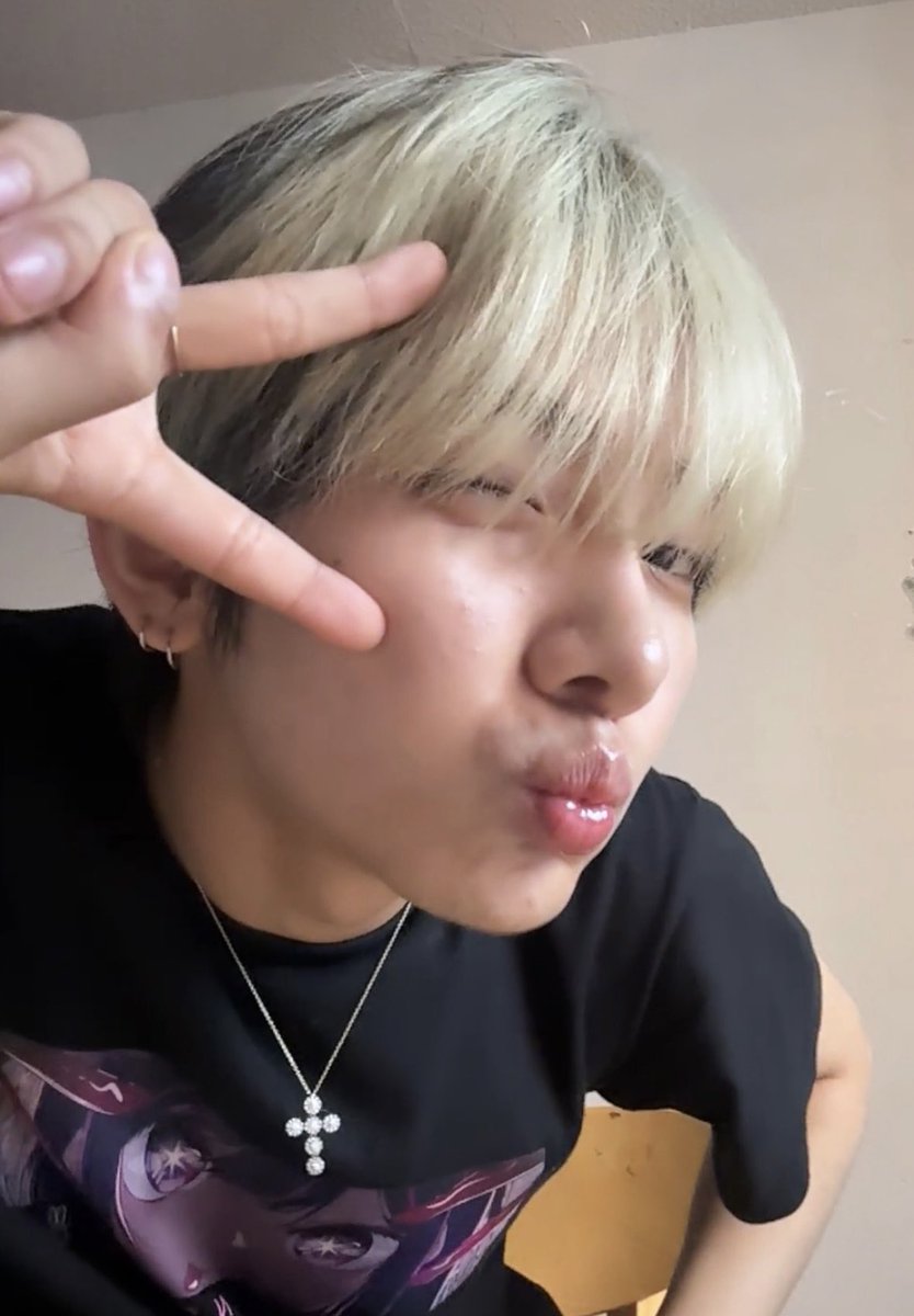 gyub1n0's tweet photo. 260709 박준일 버블라방
#박준일 #버블라이브
 준일이 이쁜짓~~ ♡🫳🏻💕 https://t.co/PPwBnk1r0V