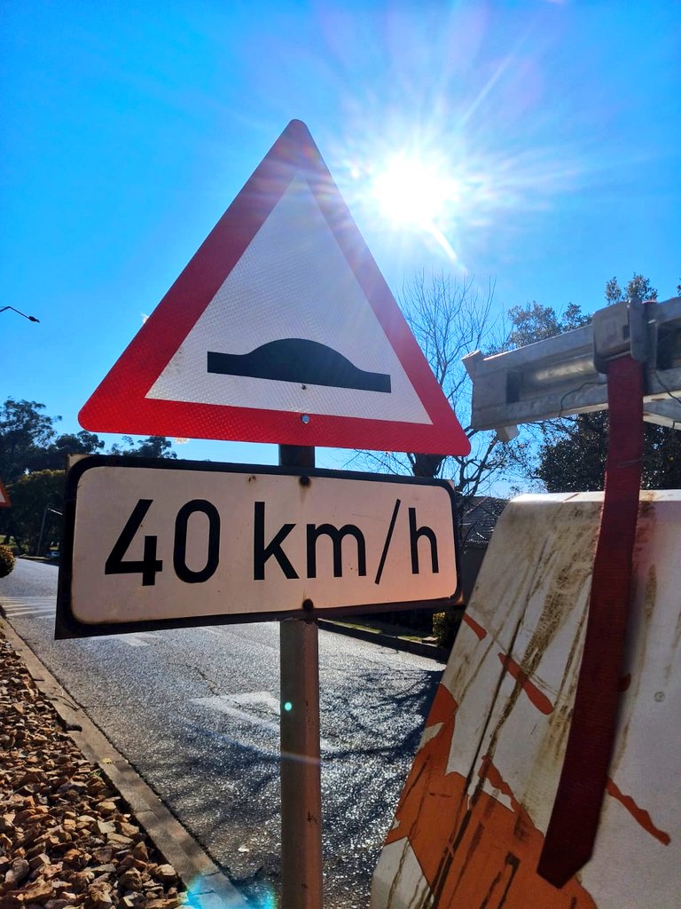 MyJRA's tweet photo. @CityofJoburgZA @_ArriveAlive @CoJ_RegionE @CRUM_CoJ The Region E maintenance teams have also been busy installing new road regulatory signage 🛑 across Bryanston, Wendywood, Melrose, and Killarney. @CityofJoburgZA @CoJ_RegionE ^AK https://t.co/80a1gUQKOl