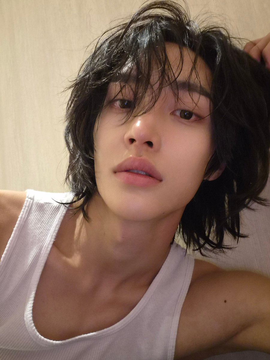 luv_bbin's tweet photo. 너무 잘생겨서 놀랏어 https://t.co/kRgMvNgHFD