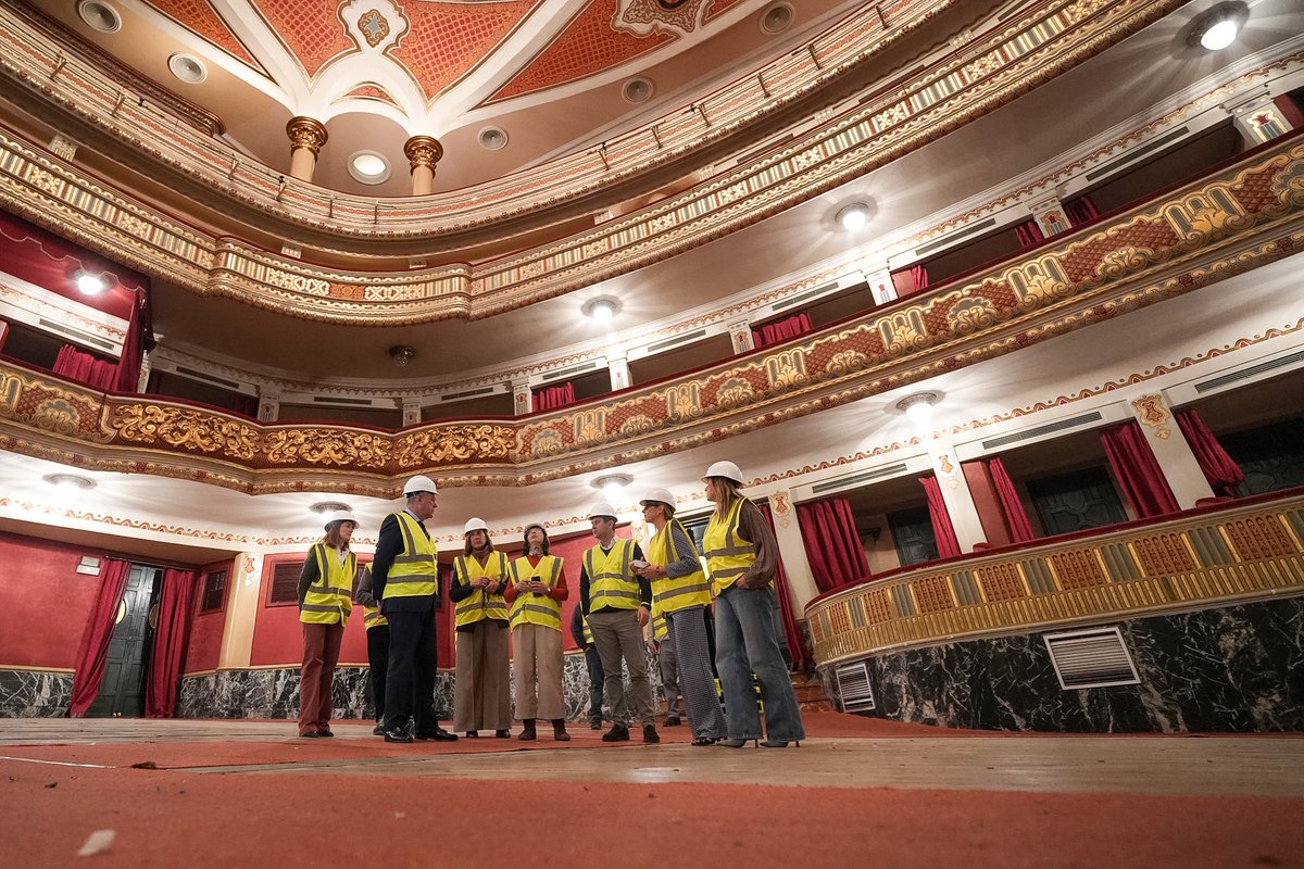 jlsanzalcalde's tweet photo. Presentamos la programación de otoño del Teatro Lope de Vega, que reabrirá tras una inversión de más de 9,5 millones para sacarlo del abandono

🎭Recuperamos para Sevilla uno de sus símbolos con música, danza, flamenco y teatro de primer nivel

 #VuelveelLope #SevillaEstáenMarcha https://t.co/DXK2KQsKmM