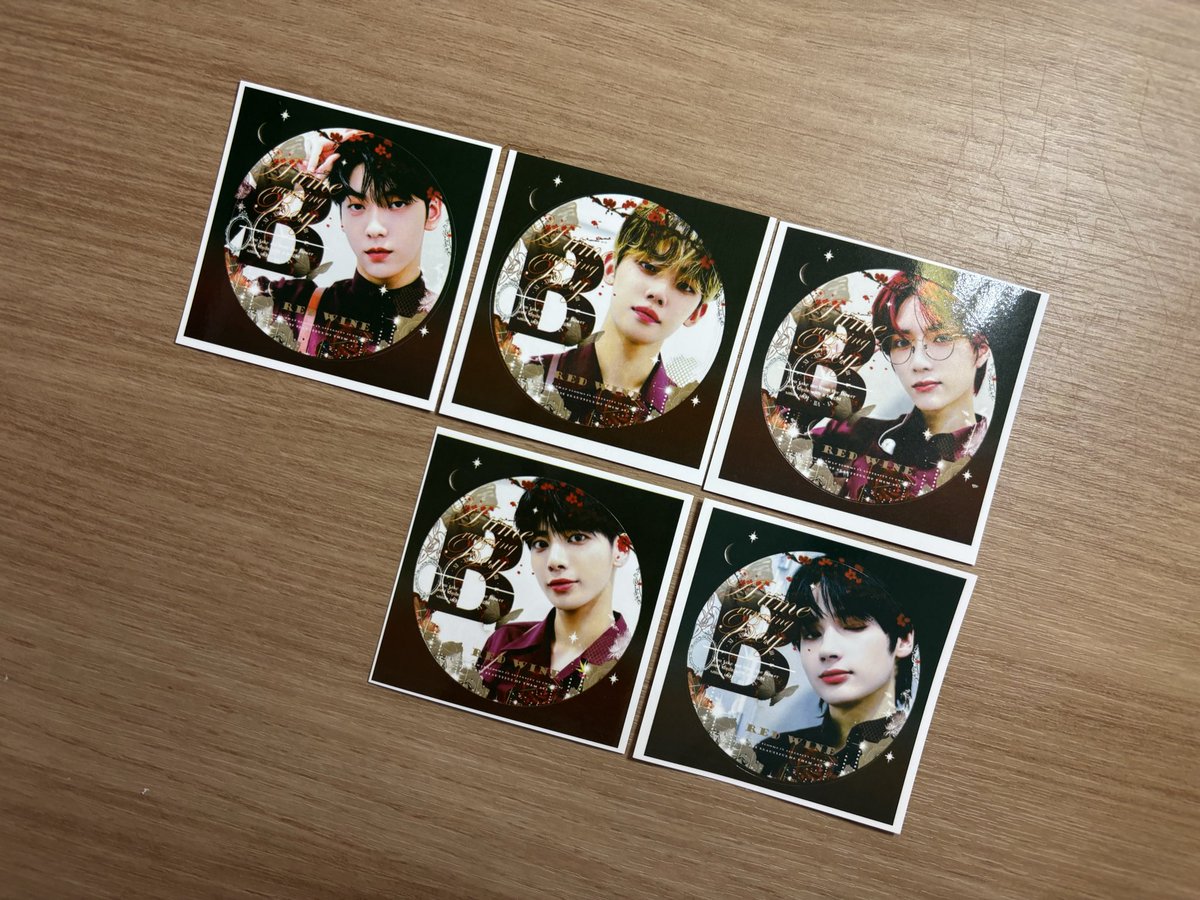 WITHTXTMOA's tweet photo. <실물사진> https://t.co/e89mgDDRP1